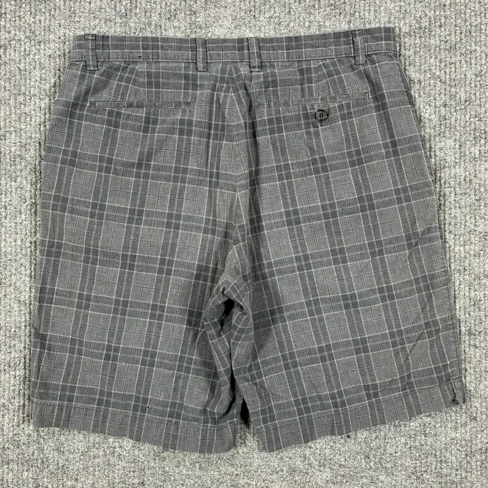 Banana Republic Mens Shorts Size 35 Gray Plaid Flat Front 100% Cotton Casual